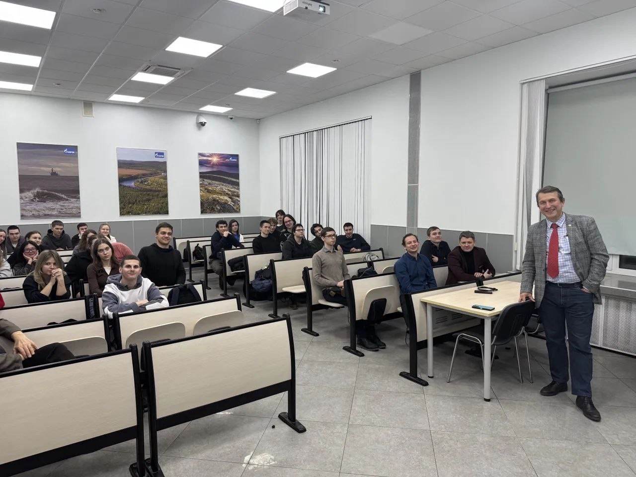 В Губкинском университете прошла лекция чл.-корр. РАН А.В. Наумова «Спасение Земли: проблемы климата и ресурсосберегающая энергетика»